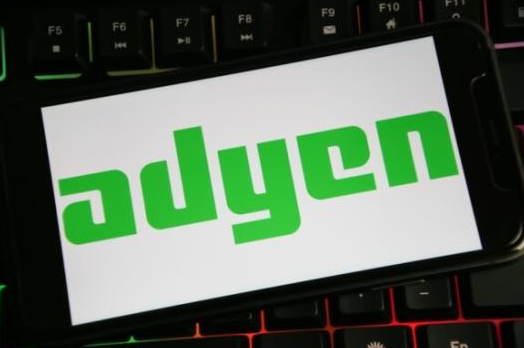 Adyen: Mooie groei, weerstand van 1.300 euro lonkt