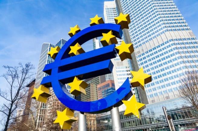 Staart de ECB zich blind op de achteruitkijkspiegel?