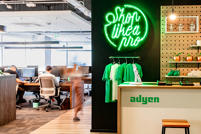 Eigenwijs Adyen verslaat de concurrentie